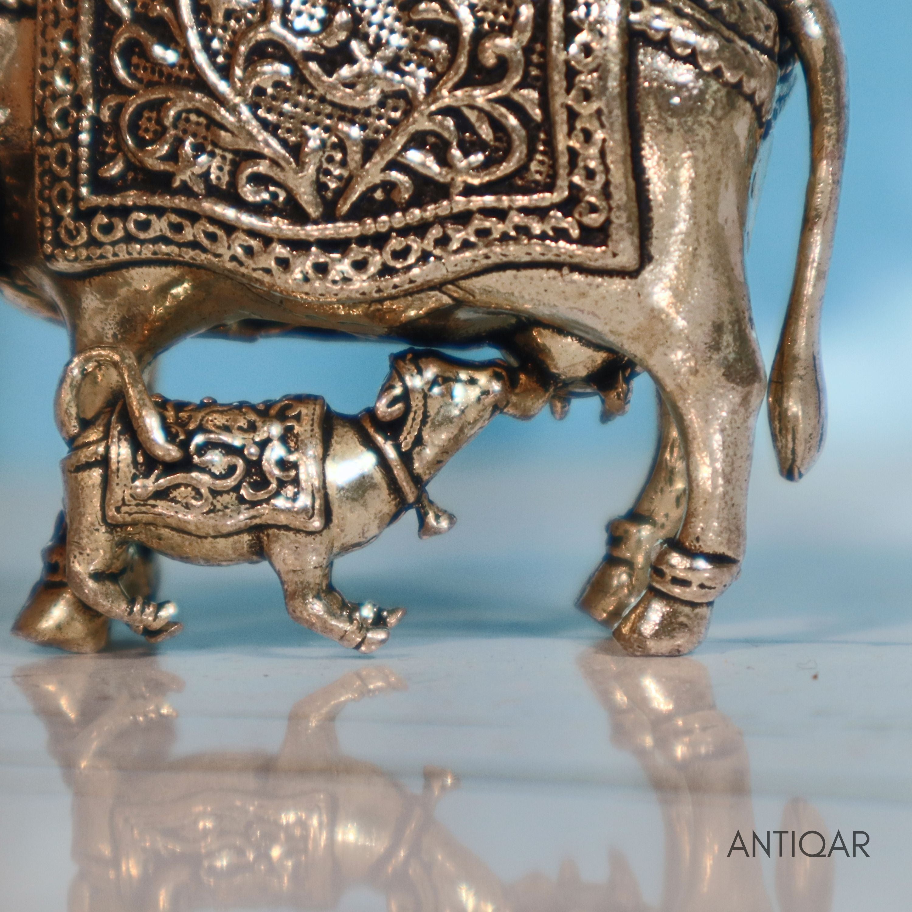 Brass Cow & Calf Figurine -4cm | Antique Finish | Spritual use for Home, Temple & Dashboard Decor